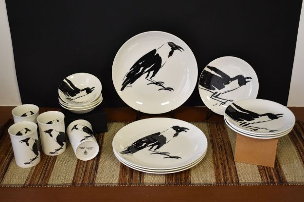 Picture of Dinnerware Set of 16 - Crow